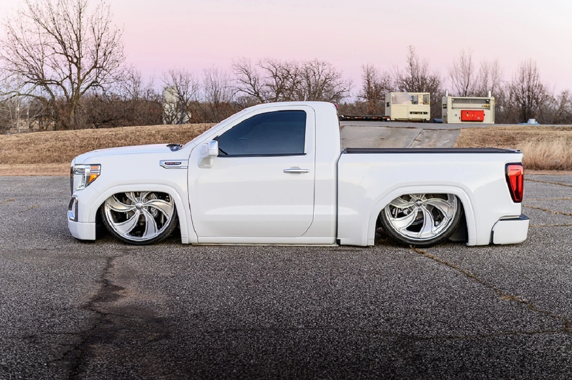 Side view of ’19 GMC Sierra SWB