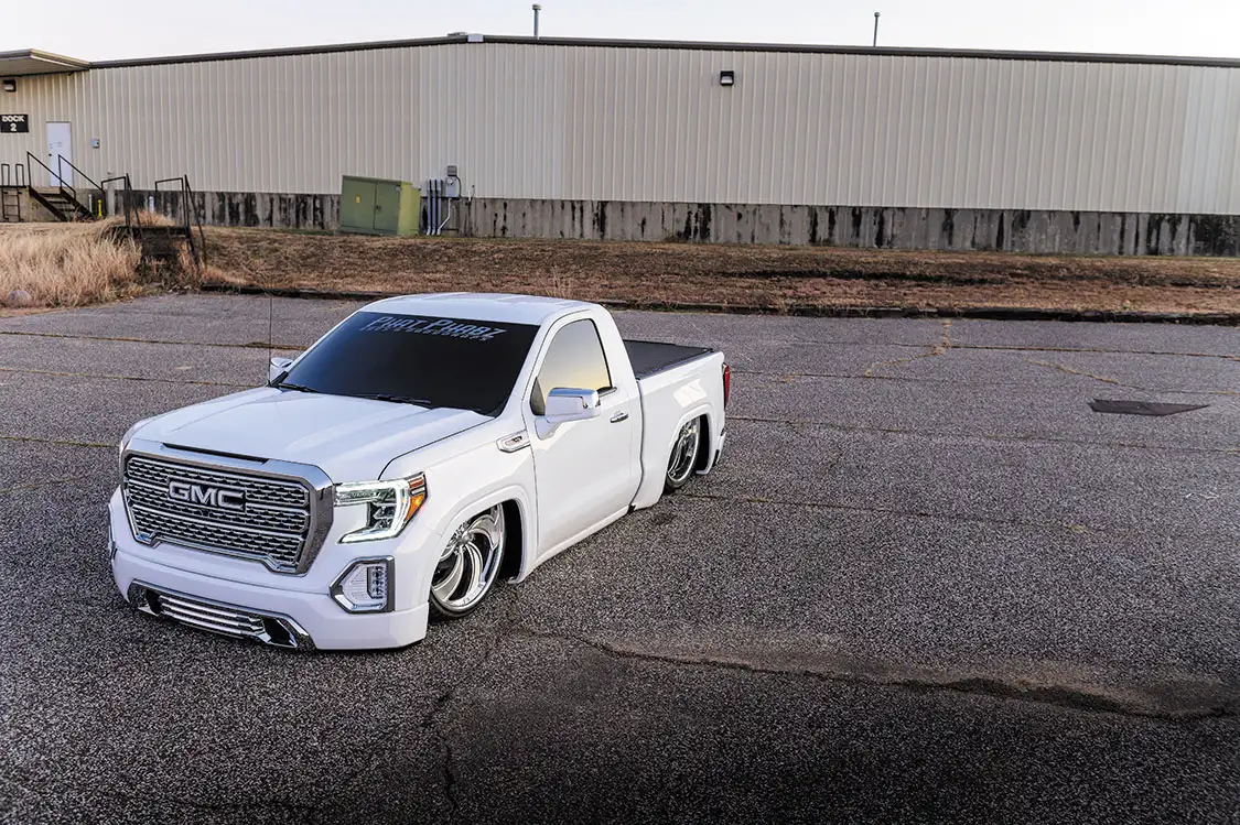 Front of '19 GMC Sierra SWB 