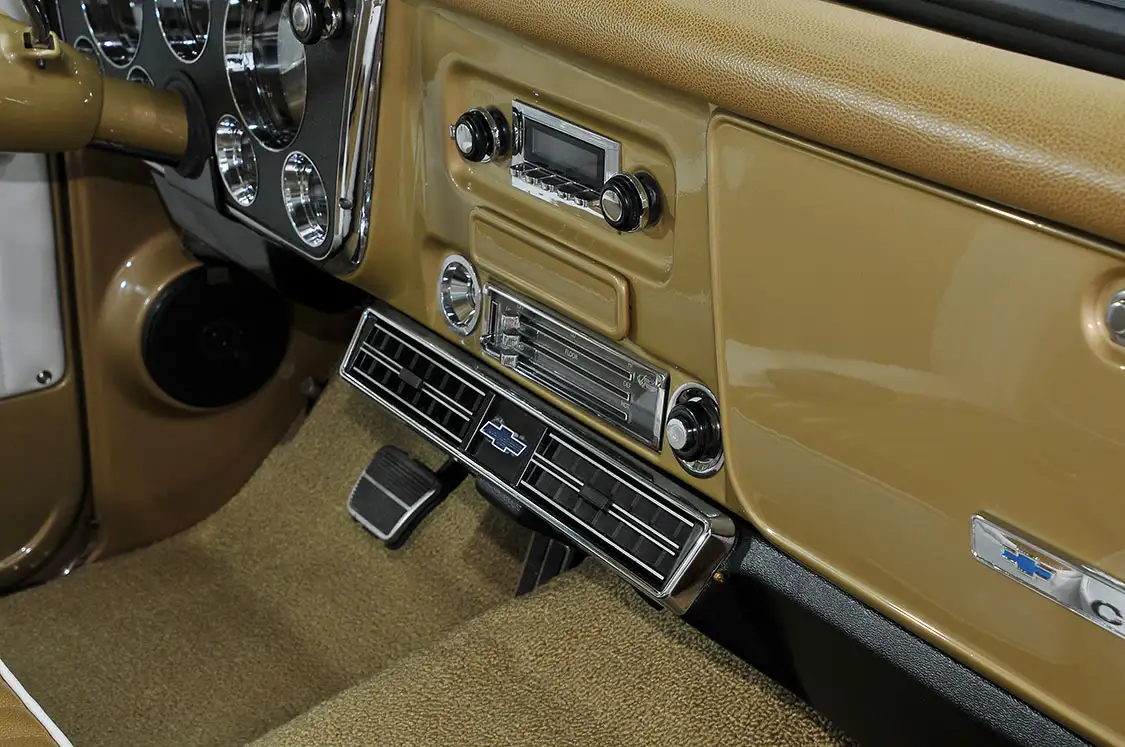 1968 Chevy C-10 Retro Sound system